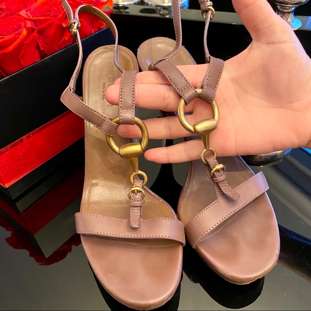 AUTH GUCCI TAN LEATHER PLATFORM W/ GOLD HORSEBIT - Picture 5 of 16